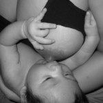 Žindymas ir kūdikio rankytės